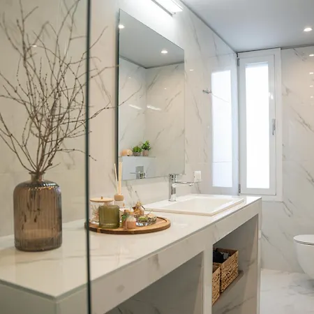Agora Luxury